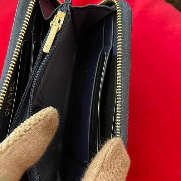 Chanel caviar zippy wallet - Picture 8 of 13